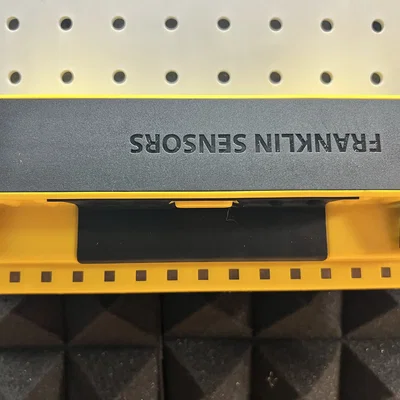 Giá Đỡ Pegboard Máy Dò Đinh Franklin Sensors 710