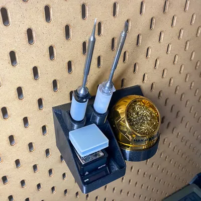 Giá đỡ Skadis: Pinecil (x2) và dụng cụ vệ sinh mũi hàn Hakko (sử dụng ốc vít ren nhiệt)