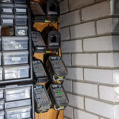 Giá Đỡ Pin Ryobi