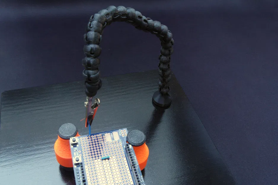 Giá đỡ hàn - Tay thứ ba có đế nam châm - Image 2