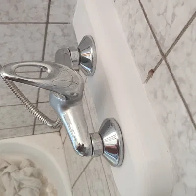 Nắp Che Vòi Sen Phòng Tắm