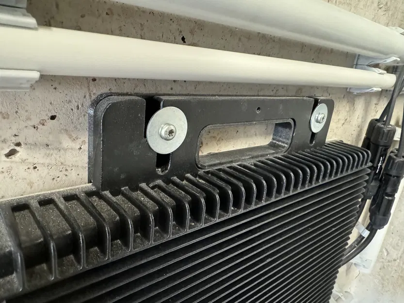 Bas giữ Biến tần Hoymiles (HMS-1600-4T) - Image 1