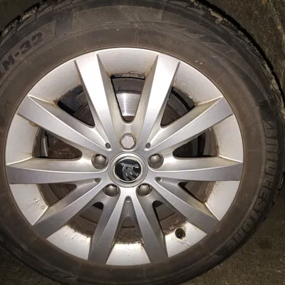 Nắp Chụp Bu-lông Bánh Xe Skoda Octavia II Có Khóa