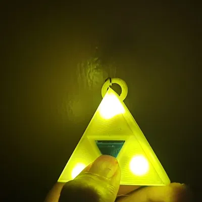 Móc khóa Triforce (có đèn LED)