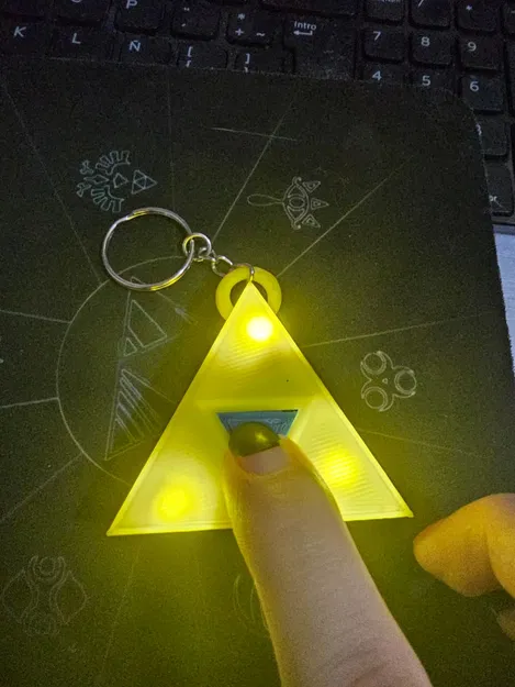 Móc khóa Triforce (có đèn LED) - Image 4