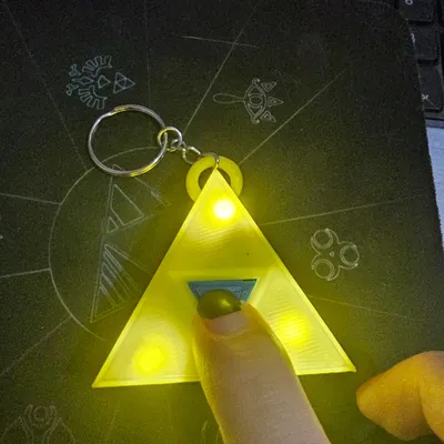 Móc khóa Triforce (có đèn LED)