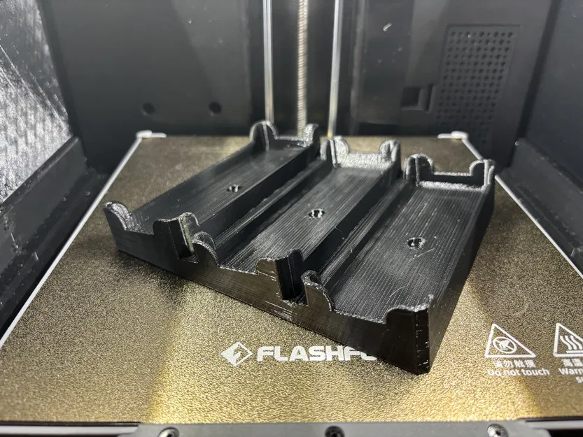 Khay/Giá treo tường ba ngăn cho hộp mẫu sợi nhựa - Image 2