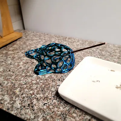 Chân Cắm Nhang Hình Cá Narwhal Phong Cách Voronoi