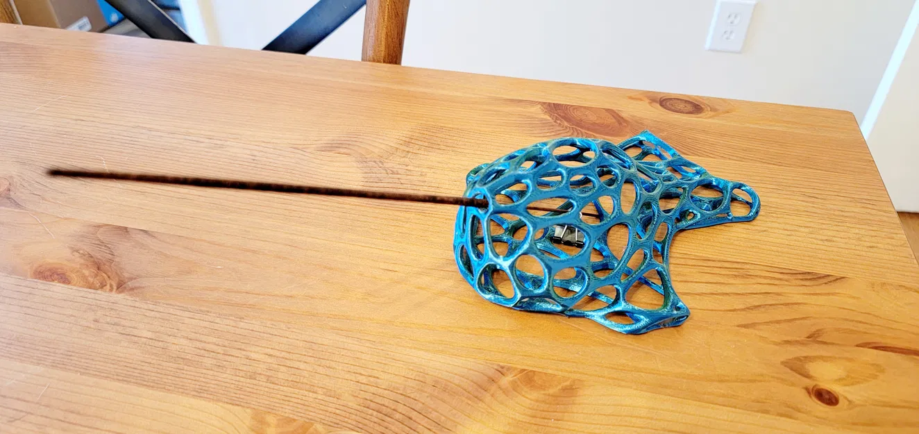 Chân Cắm Nhang Hình Cá Narwhal Phong Cách Voronoi - Image 2