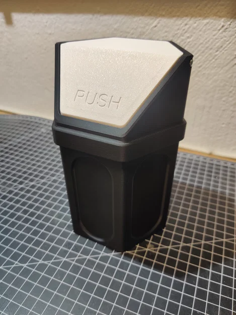 Thùng rác hình lục giác - Image 1