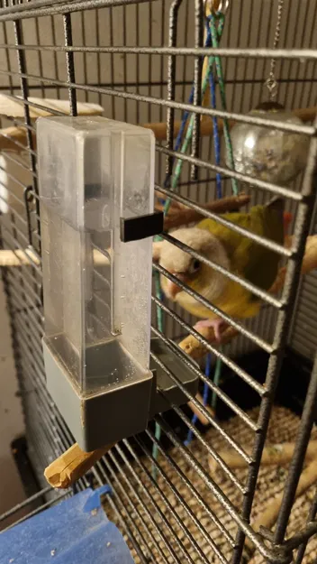 Giá Đỡ Bình Nước Cho Chim - Water Bottle Holder - Image 1