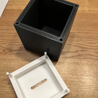 Hộp Đựng Tiền "Geld Box"