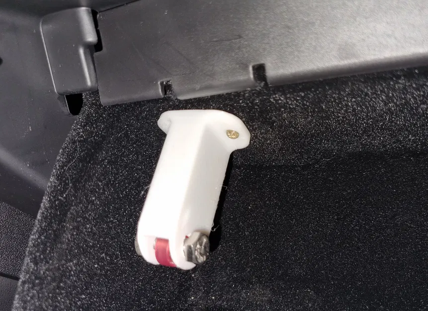 Giá đỡ USB stick cho xe Tesla - Image 1