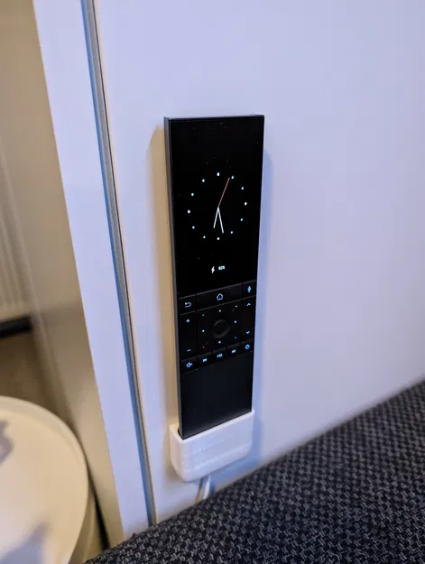 Giá đỡ treo tường UnfoldedCircle Remote Two - Image 1