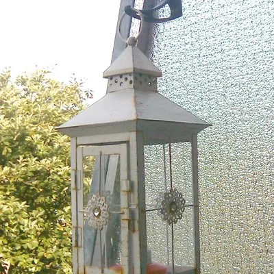 Giá Đỡ Đèn Lồng Cho Lan Can Ban Công (Chỉ Dùng Pin)