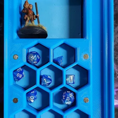 Hộp Đựng Xúc Xắc + Đế Mini & Chỗ Cắm Bút (Remix từ smrogers91)