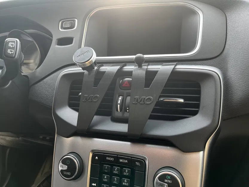 Giá đỡ điện thoại gắn trên Volvo V40 - Image 1