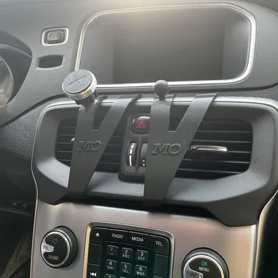 Giá đỡ điện thoại gắn trên Volvo V40