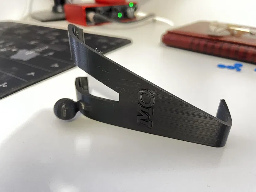 Giá đỡ điện thoại gắn trên Volvo V40 - Image 2