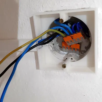 Hộp Đế Gắn Tường EU