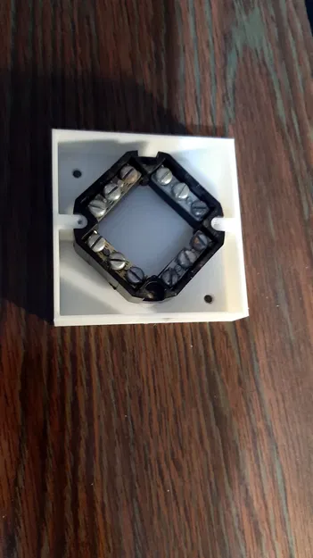 Hộp Đế Gắn Tường EU - Image 5