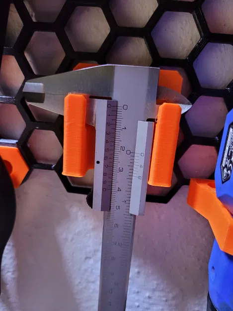 Kẹp giữ thước cặp cho tường lưu trữ tổ ong - Image 1