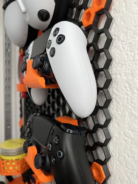 Giá Đỡ Treo Tường Tay Cầm PS5 DualSense và DualSense Edge Kiểu Tổ Ong - Image 2