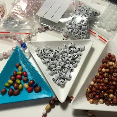 Tô hạt cườm tam giác, Thân thiện với túi zip, Có thể xếp chồng