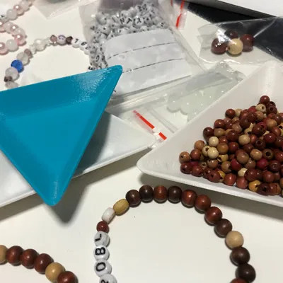 Tô hạt cườm tam giác, Thân thiện với túi zip, Có thể xếp chồng