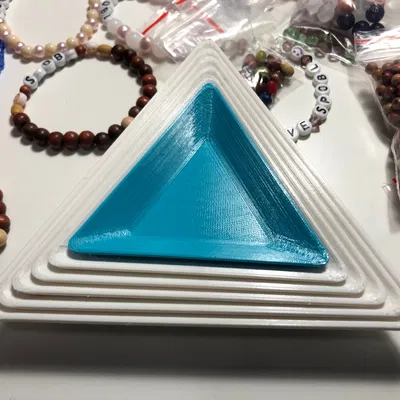 Tô hạt cườm tam giác, Thân thiện với túi zip, Có thể xếp chồng