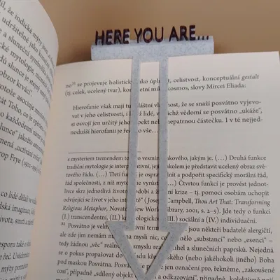Kẹp Sách "Here you are.."