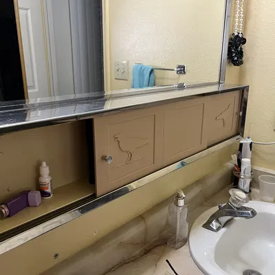 Cửa Tủ Thuốc Kiểu Cũ