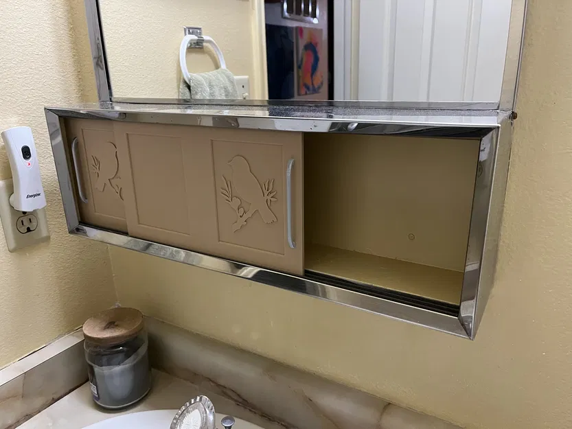 Cửa Tủ Thuốc Kiểu Cũ - Image 2