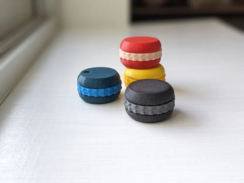 Clicky Macaron Spinner - Image 1