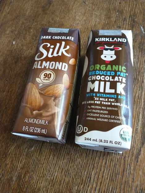 Mô Hình Hộp Sữa Tetrapak Kirkland 240mL - Image 1