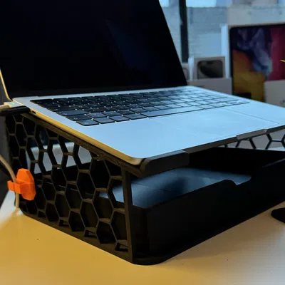 Giá Đỡ Laptop Có Khay Và Kẹp Giữ Dây Cáp