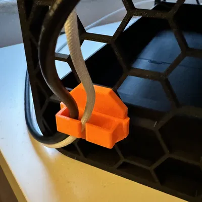 Giá Đỡ Laptop Có Khay Và Kẹp Giữ Dây Cáp