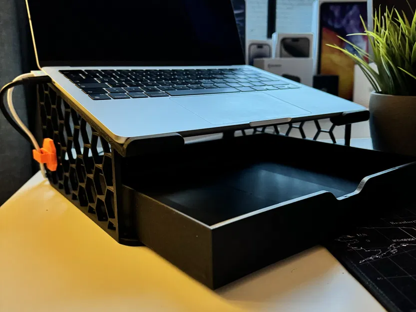 Giá Đỡ Laptop Có Khay Và Kẹp Giữ Dây Cáp - Image 3