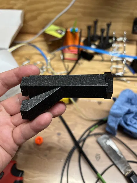 Giá Treo Cuộn Dây Nhựa Lên Tường Tổ Ong - Image 3