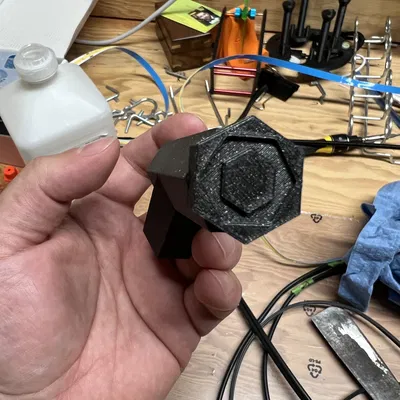 Giá Treo Cuộn Dây Nhựa Lên Tường Tổ Ong