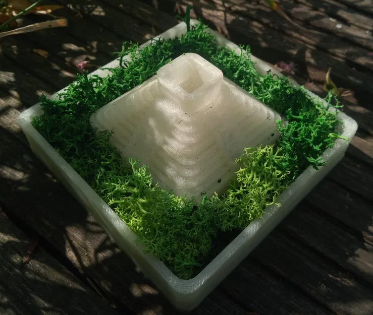 Chậu Trồng Cây Kim Tự Tháp Maya Cổ Đại - Image 1