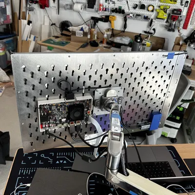 Màn Hình 5K Tự Làm Có Đế Gắn Kiểu Lỗ Khóa