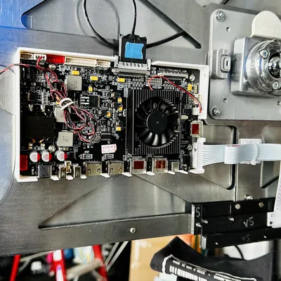 Màn Hình 5K Tự Làm Có Đế Gắn Kiểu Lỗ Khóa