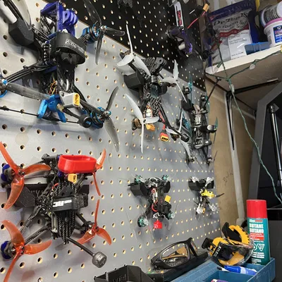 Giá treo Drone trên Pegboard: Cập nhật