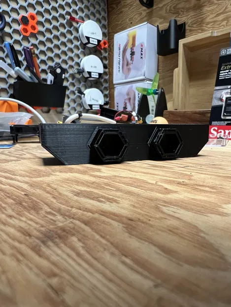 Kệ Drone Cho Tường Tổ Ong - Image 7