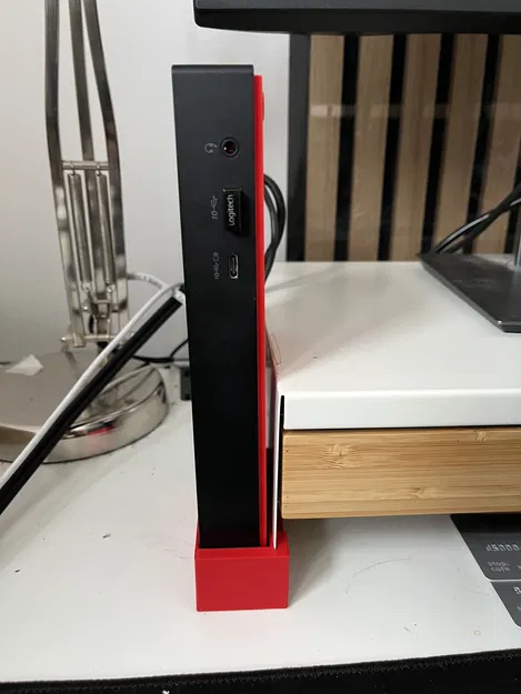 Giá đỡ dock trạm Thunderbolt 4 của Lenovo - Image 1