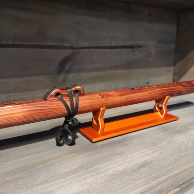 Đế Sáo Ngang và Chỗ Để Nhạc Cụ Trên Bàn