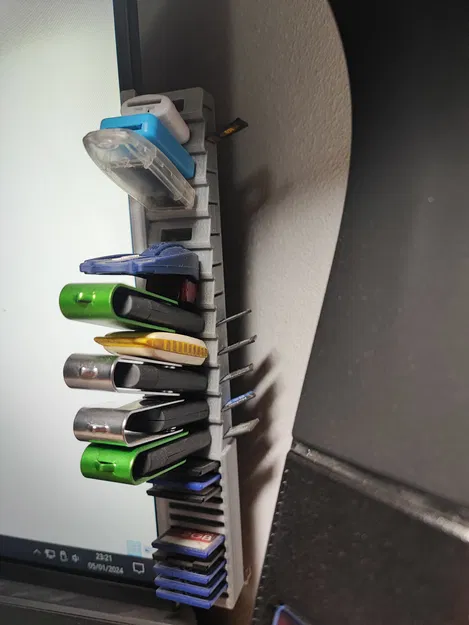 Đế Dán Màn Hình Máy Tính Cho USB, Thẻ SD, microSD - Image 1