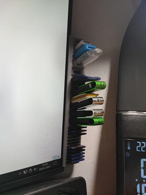 Đế Dán Màn Hình Máy Tính Cho USB, Thẻ SD, microSD - Image 2