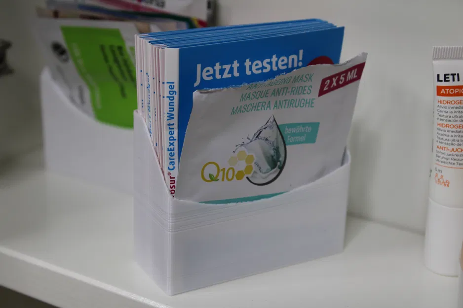 Kệ đựng gói mỹ phẩm và nguyên liệu làm bánh tối giản - Image 1